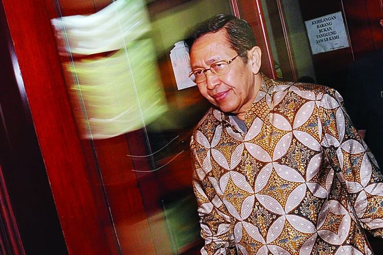 Menteri Dalam Negeri Kabinet Gotong Royong Hari Sabarno.