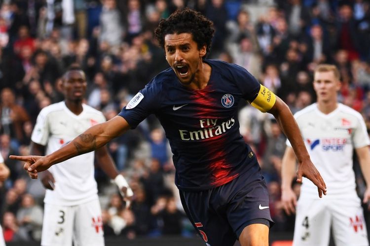 Bek Paris Saint-Germain, Marquinhos merayakan gol pada pertandingan Ligue 1 melawan Amiens di Parc des Princes, Paris (20/10/2018). 