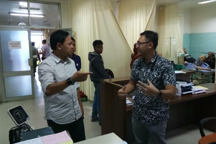 Wali Kota Bogor Bima Arya Sugiarto saat mendatangi sejumlah layanan publik rumah sakit dan Stasiun Bogor paska pemadaman listrik, Minggu (4/8/2019)