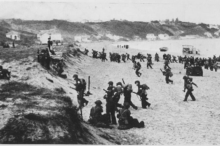 Pasukan AS mendarat di Aljazair dalam bagian Operasi Torch pada November 1942. Para prajurit yang tergabung dalam Batalion Rangers Ke-1 terlibat dalam operasi ini.