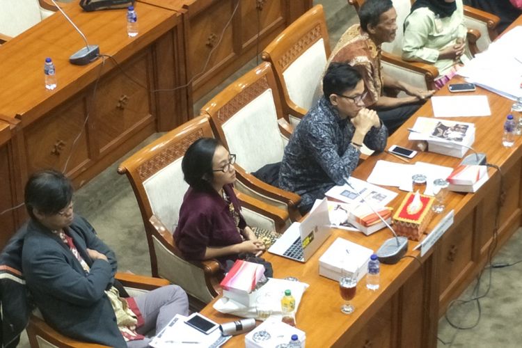 Direktur Amnesty International Indonesia Usman Hamid dalam rapat dengan pendapat dengan Komisi III di Kompleks Parlemen, Senayan, Jakarta, Rabu (12/9/2018).