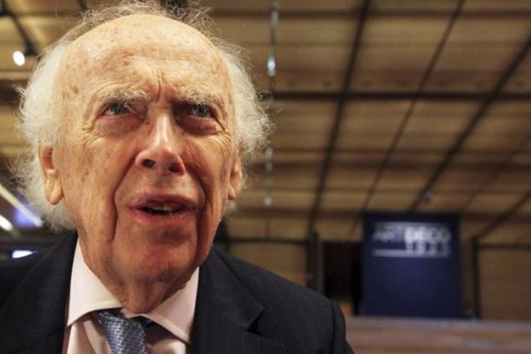 James Watson peraih penghargaan Nobel untuk temuan DNA harus mencopot gelarnya karena telah melontarkan hal rasis. Ini bukan pernyataan rasis pertama baginya.