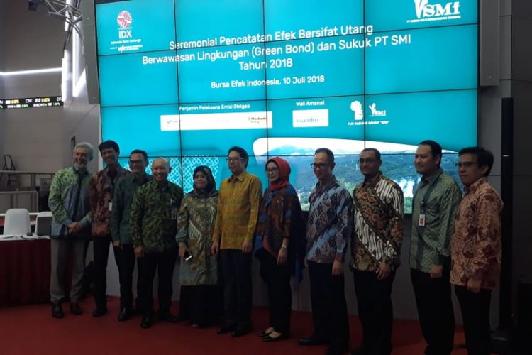 PT Sarana Multi Infrastruktur menerbitkan Green Bond pertama di Bursa Efek Indonesia, Selasa (10/7/2018)