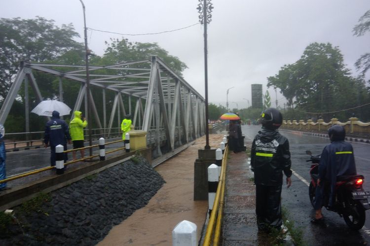 Jembatan sungai oya perbatasan Patuk-Playen Meluap 