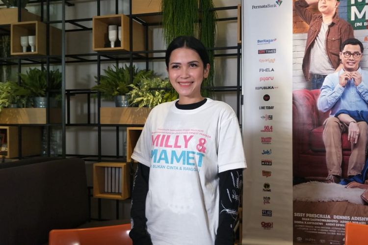 Dinda Kanyadewi  saat ditemui dalam jumpa pers syukuran satu juta penonton film Milly & Mamet di kawasan Sarinah, Menteng, Jakarta Pusat, Senin (31/12/2018).