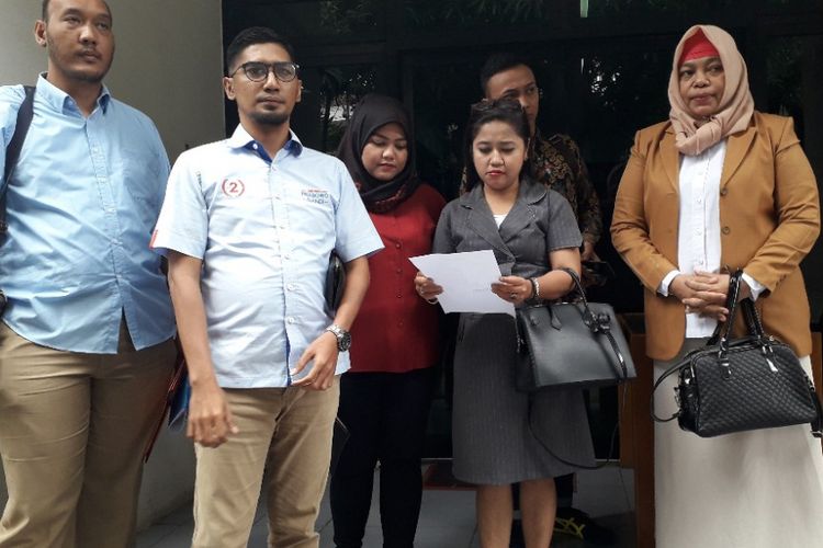 Perwakilan BPP Prabowo-Sandi DKI Jakarta setelah melaporkan Capres Joko Widodo di Kantor Bawaslu DKI, Rabu (16/1/2019).
