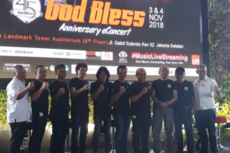 Konferensi pers 45th God Bless Anniversary e-Concert dihadiri para personel God Bless dan penyelenggara di Telkomsel Landmark Tower, Jakarta Selatan, Senin (29/10/2018).