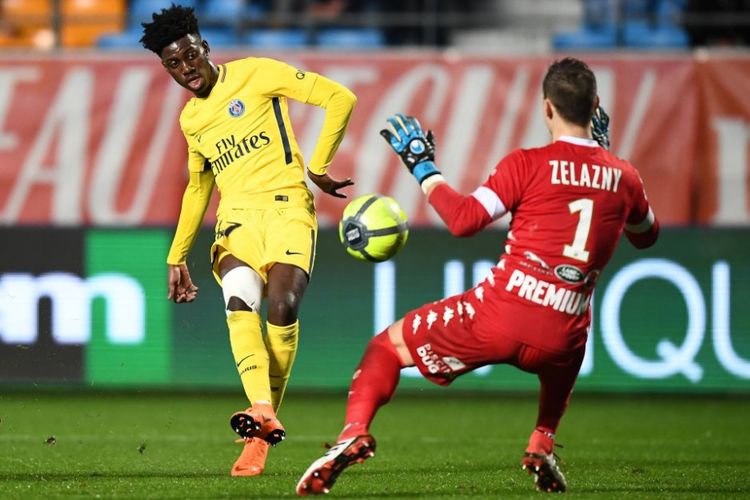 Timothy Weah melakoni debut berseragam PSG pada pertandingan Ligue 1 kontra Troyes, Sabtu (3/3/2018).