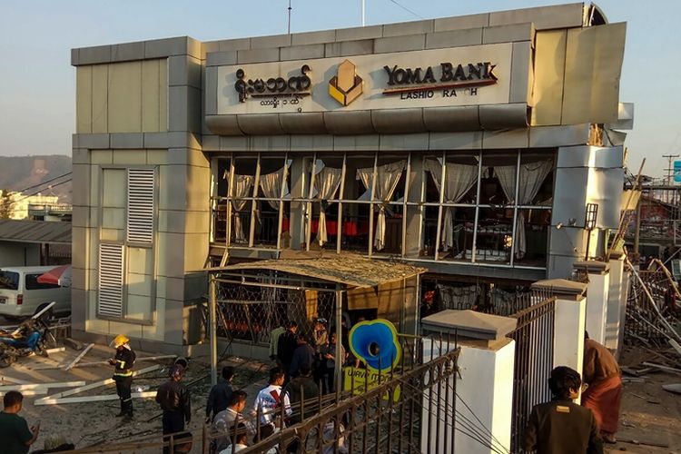 Bangunan kantor cabang bank Yoma yang menjadi sasaran teror bom di Myanmar, Rabu (21/2/2018).