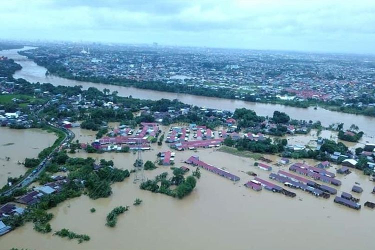 Kawasan terdampak banjir di Sulawesi Selatan dilihat dari udara.