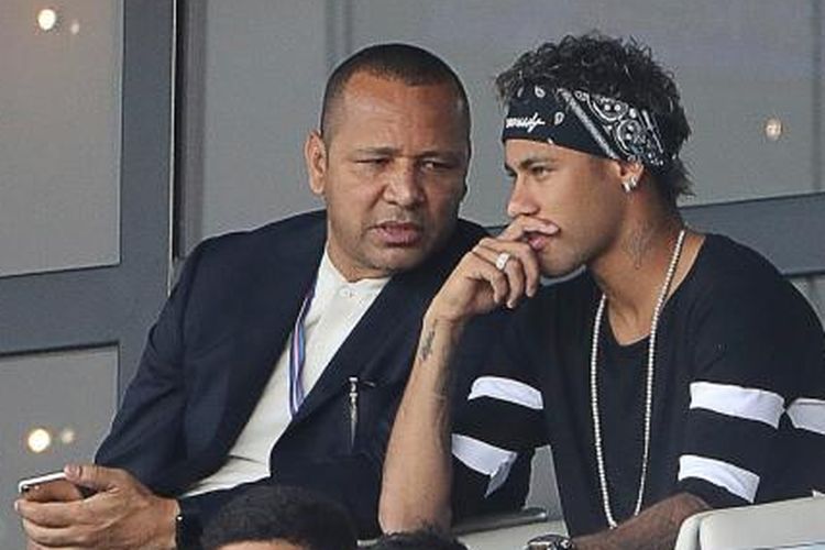 Aayh Neymar isyaratkan putranya bertahan di Paris Saint-Germain, Jumat (12/4/2019)