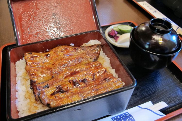 Hidangan khas Kanerinunagiten, merupakan salah satu restoran belut ternama di Hamamatsu, Prefektur Shizuoka, Jepang.