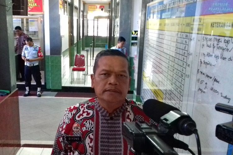 Kepala Keamanan Lapas Kelas 1 Kota Malang Giyono saat diwawancara terkait postingan di Facebook dari dalam Lapas Malang, Kamis (20/6/2019). 