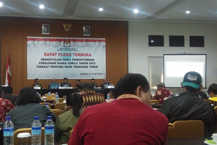 Rapat pleno penghitungan suara pemilu 2019 yang digelar KPU Nusa Tenggara Timur (NTT) di Hotel Sahid T-More Kupang, Selasa (7/5/2019)