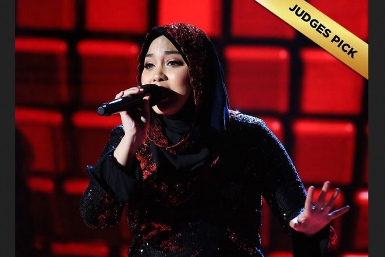 Siti Saniyah, penyanyi asal Indonesia yang langsung melaju ke babak final atas pilihan juri atau judges pick.