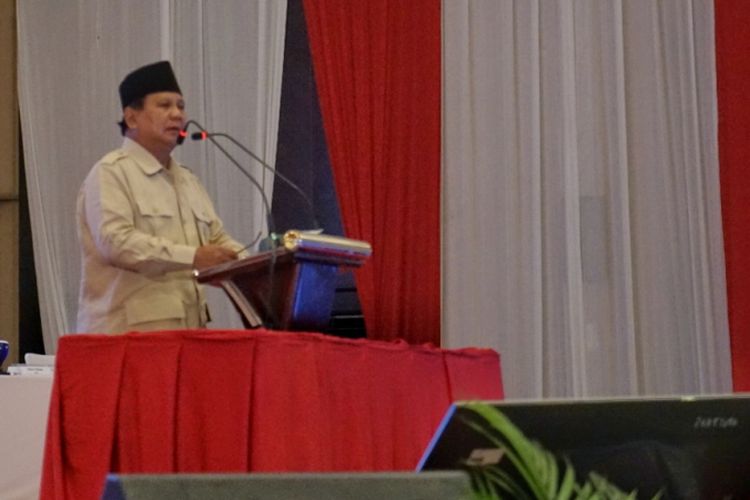 Calon presiden nomor urut 02 Prabowo Subianto saat menyampaikan pidato kebangsaan bertajuk Mewujudkan Swasembada Energi, Pangan dan Air itu digelar di Grand Ballroom Hotel Po, Semarang, Jumat (15/2/2019) sore.