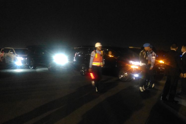 Rombongan mobil keluarga SBY tiba di landasan pangkalan udara TNI AUHalim Perdana Kusuma, Jakarta Timur, Sabtu (1/6/2019).    