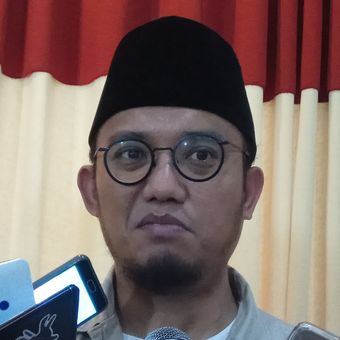 Ketua Pimpinan Pusat Pemuda Muhammadiyah, Dahnil Azhar Simanjuntak mengingatkan agar semua pihak tak berlarut-larut soal pro kontra pemutaran film Penumpasan Pengkhianatan G30S/PKI.  Jakarta, Jumat (22/2017).