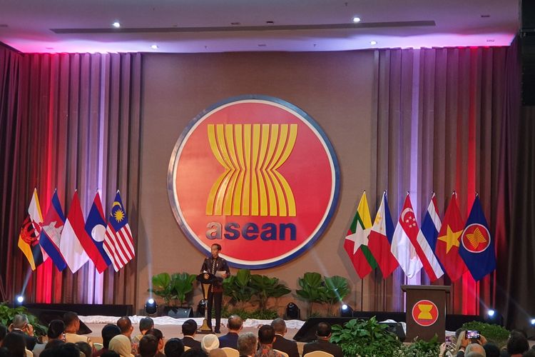 Presiden Joko Widodo meresmikan gedung Sekretariat ASEAN di kawasan Kebayoran Baru, Jakarta Selatan, Kamis (8/8/2019). 