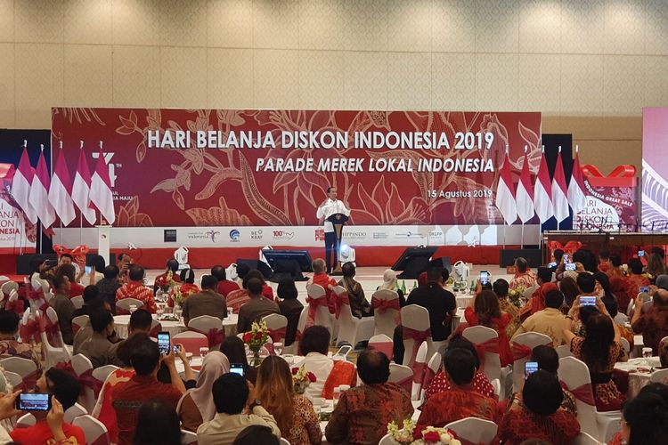 Presiden Jokowi saat menghadiri Peresmian Pembukaan Hari Belanja Diskon Indonesia di Mal Senayan City, Jakarta, Kamis (15/8/2019). 