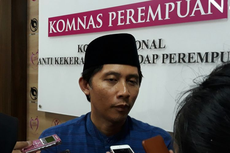 Juru bicata Jemaat Ahmadiyah Indonesia (JAI) Yendra Budiana di Kantor Komnas Perempuan, Senin (21/5/2018).