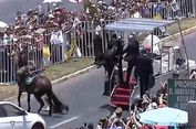 Ketika Paus Fransiskus Menolong Polisi yang Jat   uh dari Kuda di Chile