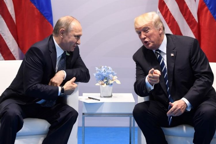 Presiden Rusia Vladimir Putin dan Presiden AS Donald Trump bertemu di KTT G20 di Hamburg, Jerman.