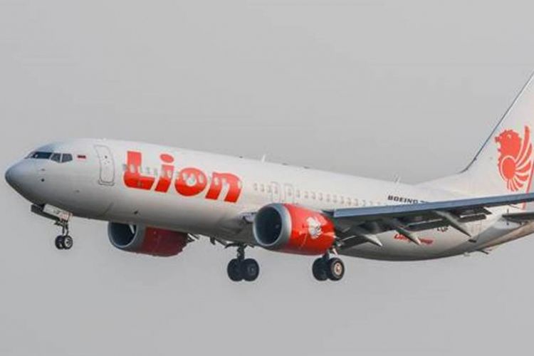 Lion Air jenis pesawat Boeing 737-900ER berkapasitas 215 kursi.