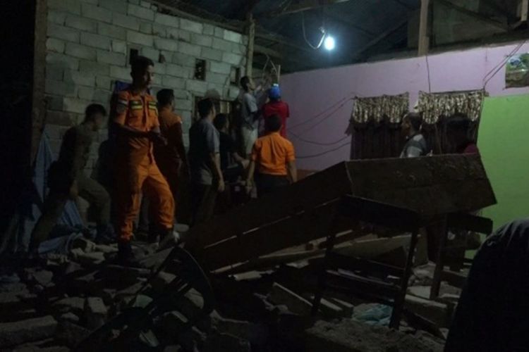 Gempa Bumi merusak 5 unit rumah warga di Malili, Luwu Timur, Sulawesi selatan, Jumat (28/9/2018) malam.
