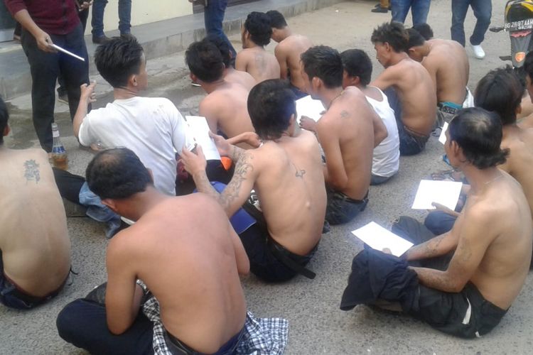 Sebanyak 17 preman di Palembang, ditangkap jajaran Ditreskrimum Polda Sumatera Selatan untuk dilakukan pendataan dan pembinaan. 