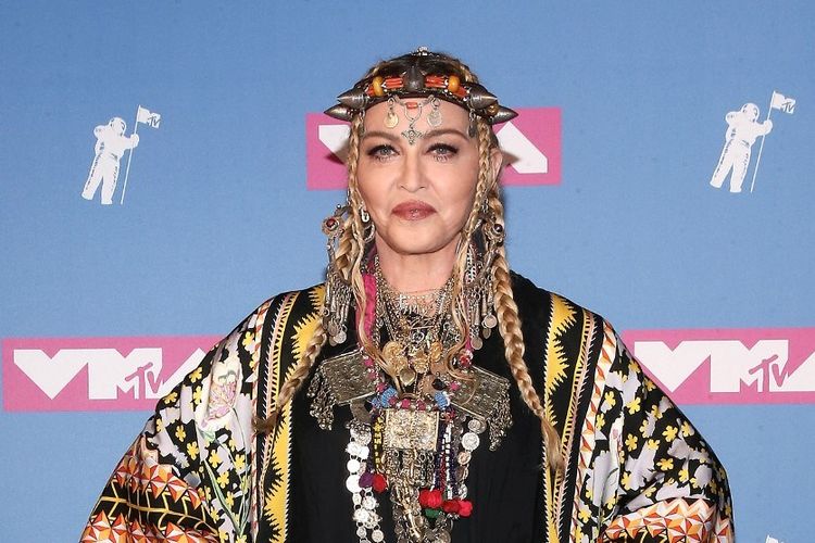Madonna berpose berpose saat menghadiri MTV Video Music Awards 2018 di Radio City Music Hall di New York City, pada 20 Agustus 2018. 