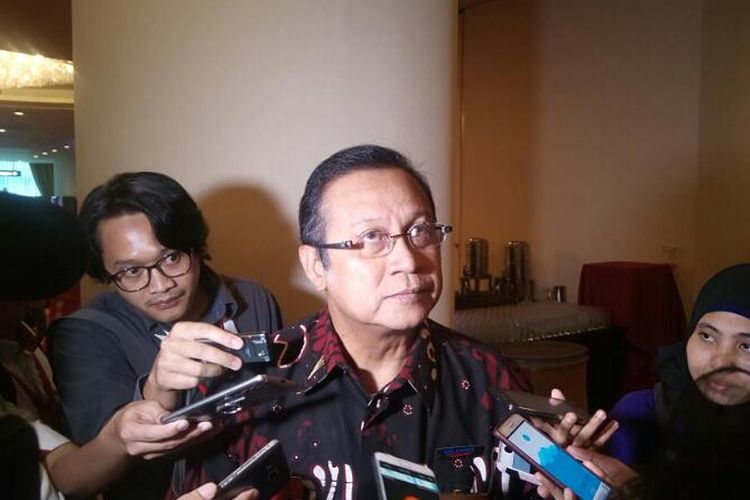 Direktur Utama PT Kereta Api Indonesia (Persero) Edi Sukmoro di Jakarta, Kamis (13/4/2017).
