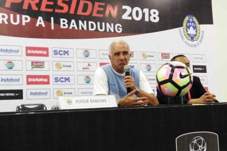 Pelatih Persib Bandung Mario Gomez saat ditemui usai pertandingan kontra PSMS Medan di Stadion Gelora Bandung Lautan Api (GBLA), Minggu (21/1/2018).