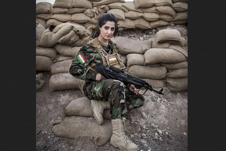 Joanna Palani (26), perempuan yang bergabung dengan kelompok yang memerangi ISIS di Suriah sebagai penembak runduk.