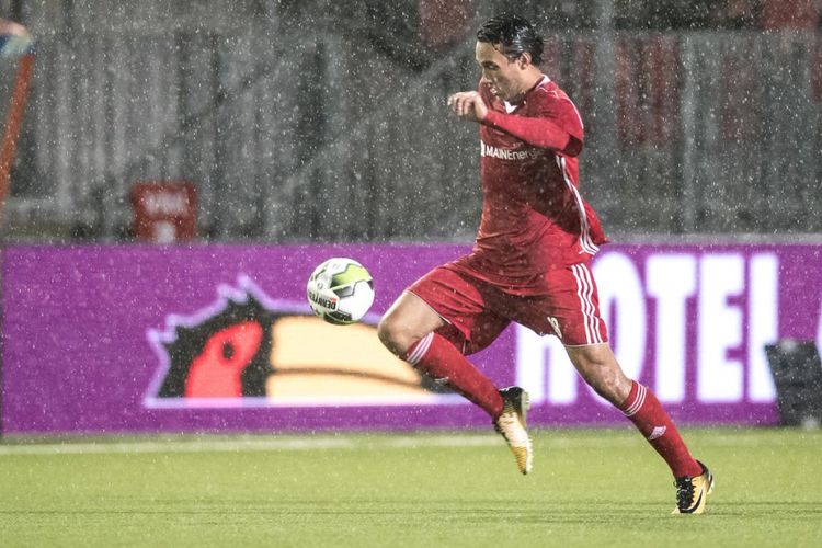 Ezra Walian mencetak gol pamungkas Almere City FC ke gawang MVV pada pertandingan Liga Belanda, Jumat (6/10/2017).