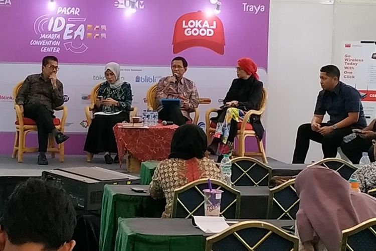 Executive Director ATT Authorized Global Partner Alibaba.com, Amalia Prabowo (tengah) menjadi pembicara pada diskusi yang digelar oleh Asosiasi e-Commerce Indonesia (idEA) di JCC, Jakarta, Jumat, (16/8/2019).