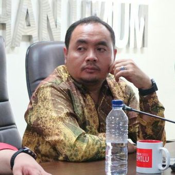 Anggota Badan Pengawas Pemilu (Bawaslu) RI, Muhammad Afifudin (kanan) ketika dalam sebuah acara di Kantor Bawaslu RI, Jakarta, Senin (12/3/2018).