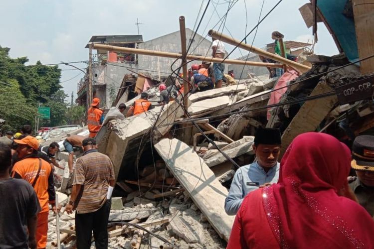 Rumah ambruk di Johar Baru, Jakarta Pusat, Jumat (26/4/2019)