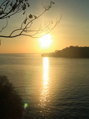 Matahari terbit dilihat dari Pulau Rutong, Taman Laut 17 Pulau Riung, Flores, NTT.