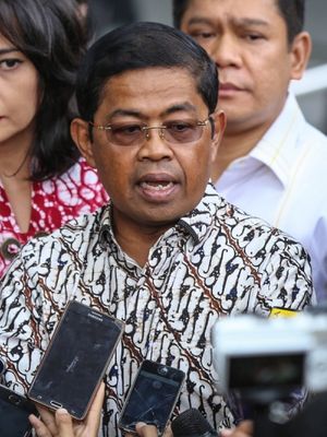 Sekretaris Jenderal Partai Golkar Idrus Marham memberikan keterangan pers di Gedung Komisi Pemberantasan Korupsi (KPK) di Jakarta, Senin (11/9/2017). Kedatangannya terkait Ketua DPR RI Setya Novanto yang tak memenuhi panggilan Komisi Pemberantasan Korupsi hari ini.