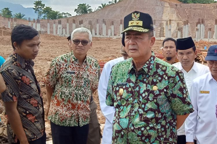 Wakil Gubernur Sumbar Nasrul Abit (kanan)