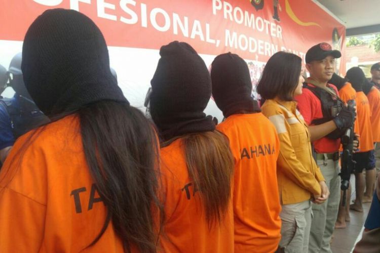 Penampakan 3 perempuan anggota geng motor yang merampok kios pakaian di Sukmajaya Depok.