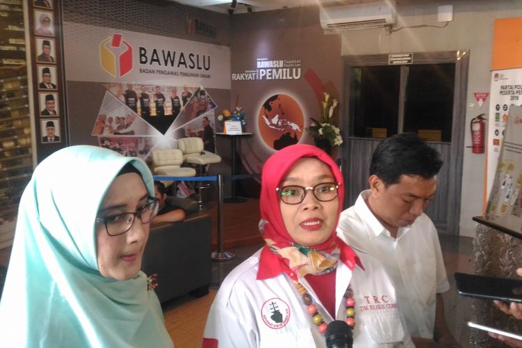 ACTA mendatangi Bawaslu untuk menjalani pemeriksaan terkait pelaporannya kepada Menteri Komunikasi dan Informasi (Menkominfo) Rudiantara di kantor Bawaslu, Jakarta, Jumat (15/2/2019). 
