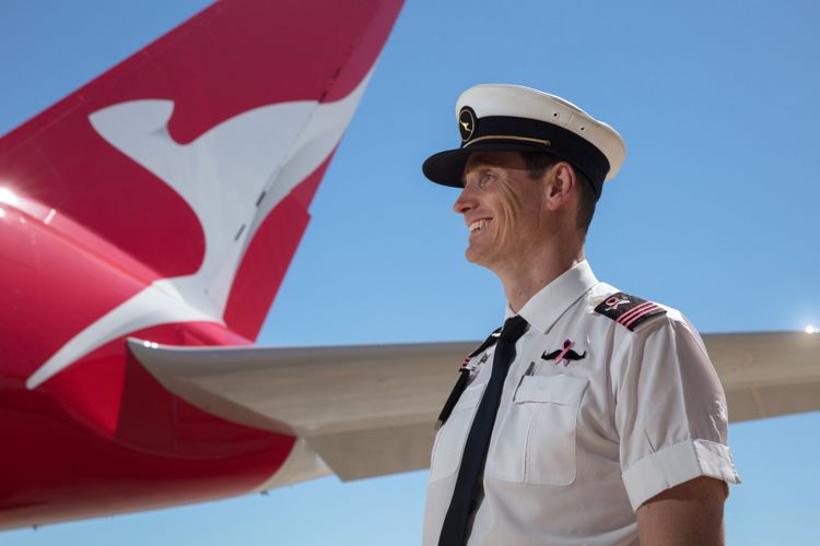FlyPink dari Qantas Airways, kampanye kesadaran kanker payudara dan prostat. 