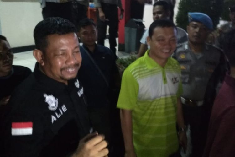 Kasat Reskrim Polresta Tanjungpinang AKP Efendri Ali saat memberikan keterangan pers tentang OTT KPK terhadap kepala daerah di Kepulauan Riau, Rabu (10/7/2019) malam.