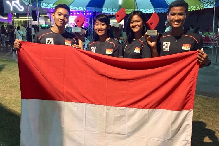 Atlet combined Indonesia berhasil menyabet dua emas dan satu perak dalam ajang Zero Gravity Bouldering Competition 2018, di Bonifacio High Street, Filipina, 19-20 Mei 2018.
