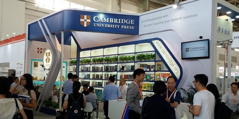 Stan milik Cambridge University Press pada Beijing International Book Fair 2017 yang diadakan pada 23-27 Agustus 2017 di Beijing, China.