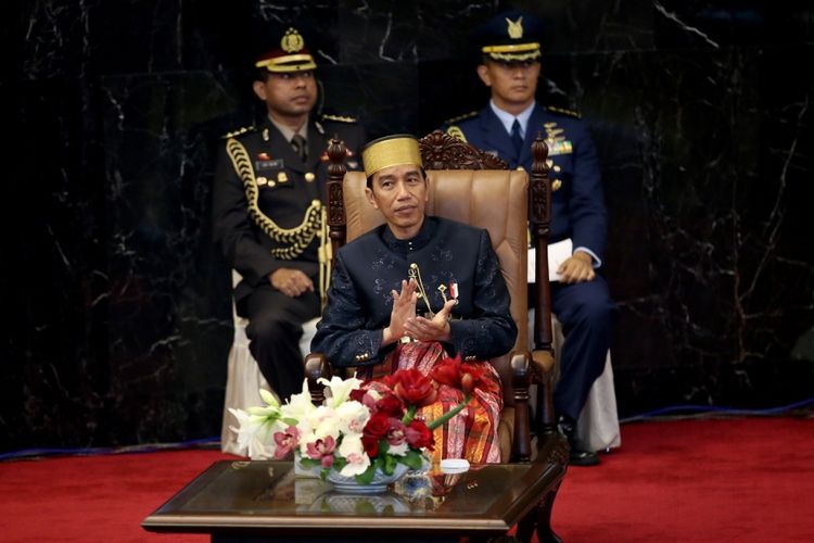 Presiden Joko Widodo saat hadir dalam sidang tahunan Majelis Permusyawaratan Rakyat Republik Indonesia Tahun 2017 di Kompleks Parlemen, Senayan, Jakarta, Rabu (16/8/2017). Presiden Joko Widodo menyampaikan pidato, yakni pidato kenegaraan dalam rangka Hari Ulang Tahun RI ke 72.