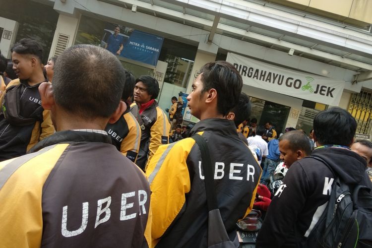 Mitra Uber serbu kantor Go-jek di Summarecon Bekasi Kamis (29/32018)