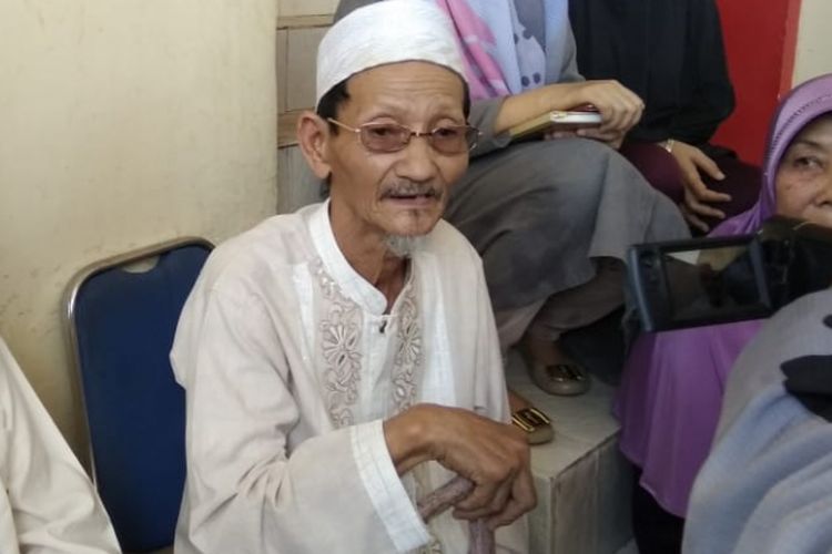 Ki Agus Roni (77) ayah dari Sofyan ketika berada di rumah sakit Bhayangkara Palembang, Sumatera Selatan, Jumat (16/11/2018).
